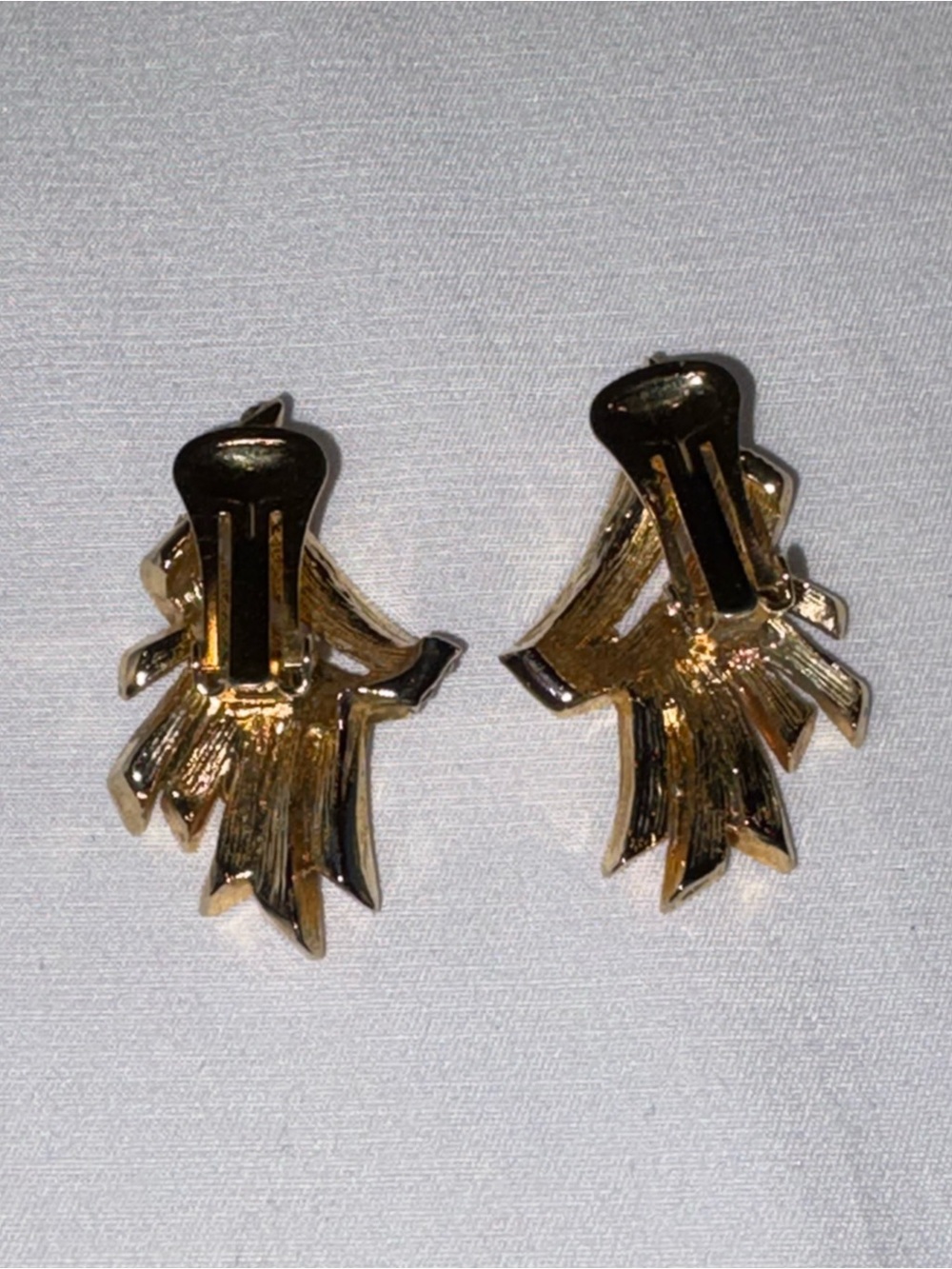 Vintage Clip Earrings Winged Design Rhinestones in Goldtone from Paris - Picture 4 of 5